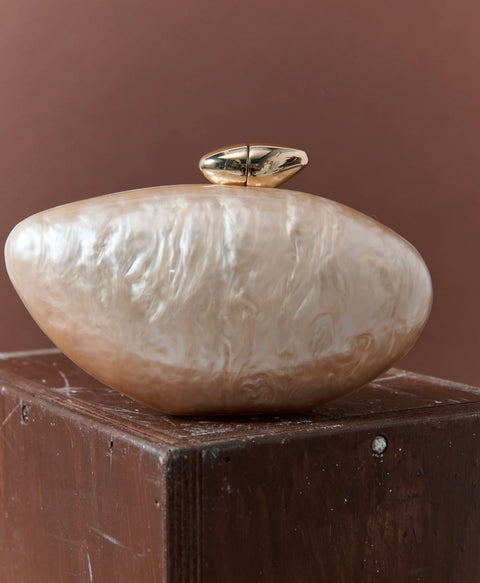 COSMOPOLITAN PEARL EGG CLUTCH