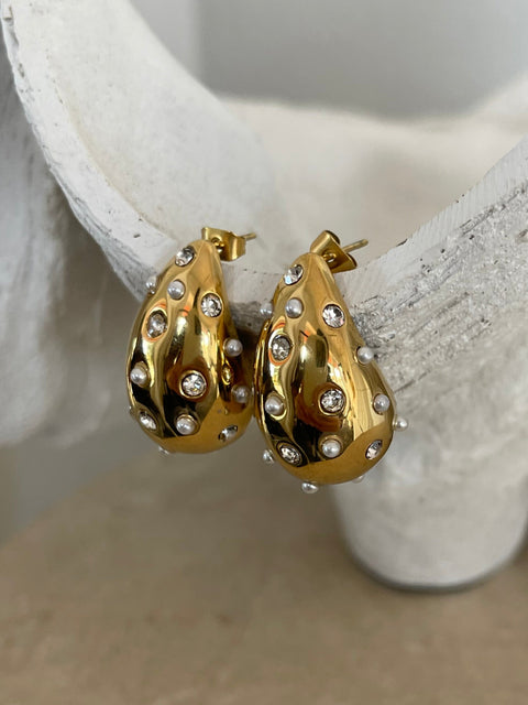 GOLD TEAR DROP PEARL EARRING