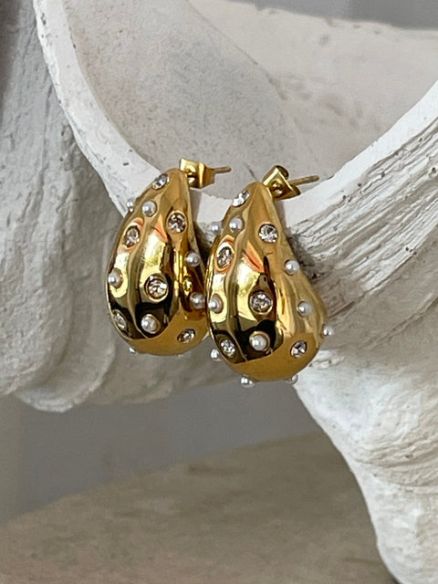 GOLD TEAR DROP PEARL EARRING