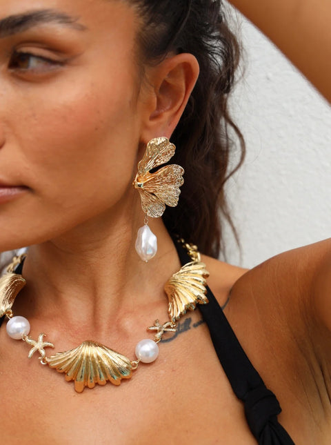 Just Shucked Necklace in Gold and Faux Pearl